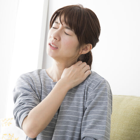 首の痛み