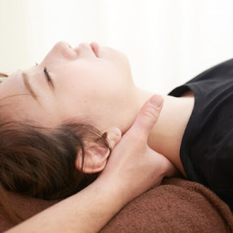 首のマッサージ